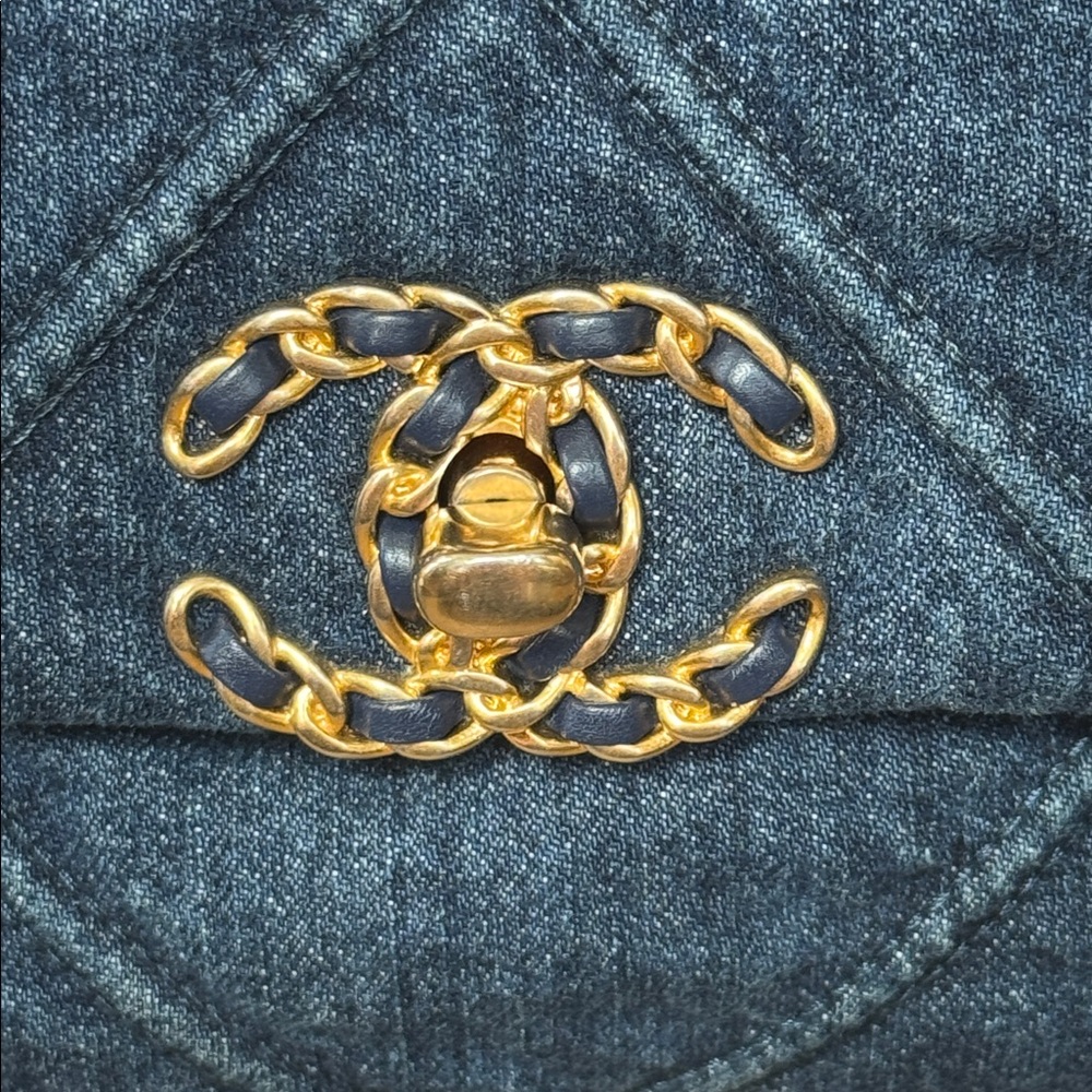 Chanel 20s denim flap bag quilted crossbody bag chunky hardware - Picture 2 of 13